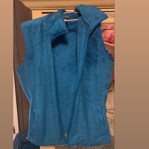 blue north face vest